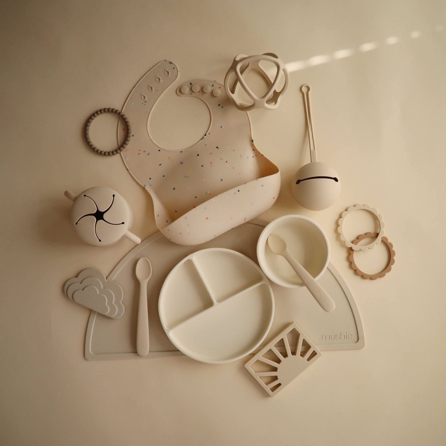 mushie 100% Food-Grade Silicone Divided Suction Plate