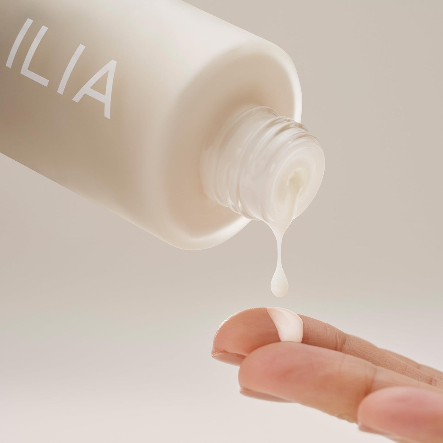 Phthalate-Free Vegan Essence-Moisturizer (Face Milk) – ILIA The Base Face Milk