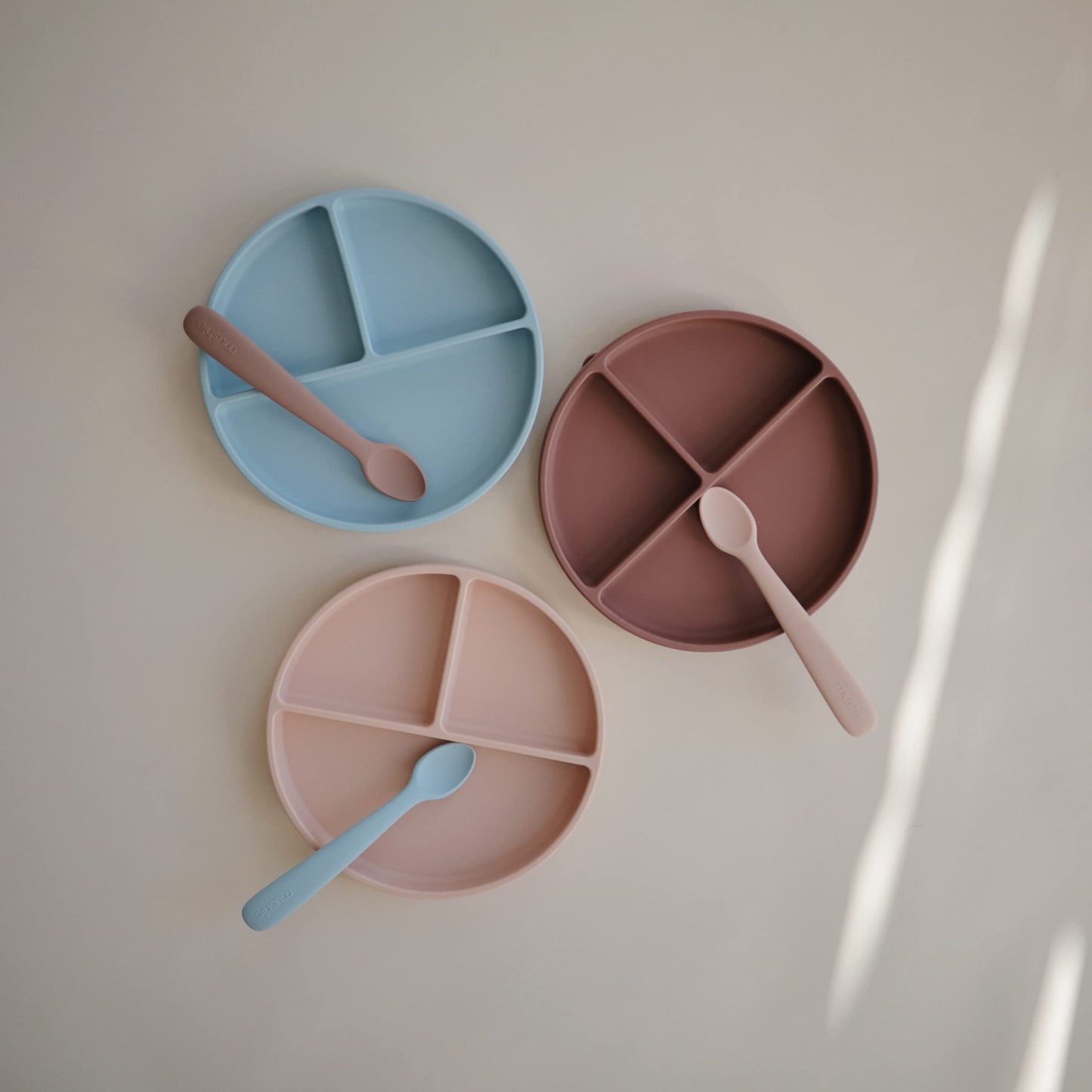 mushie 100% Food-Grade Silicone Divided Suction Plate