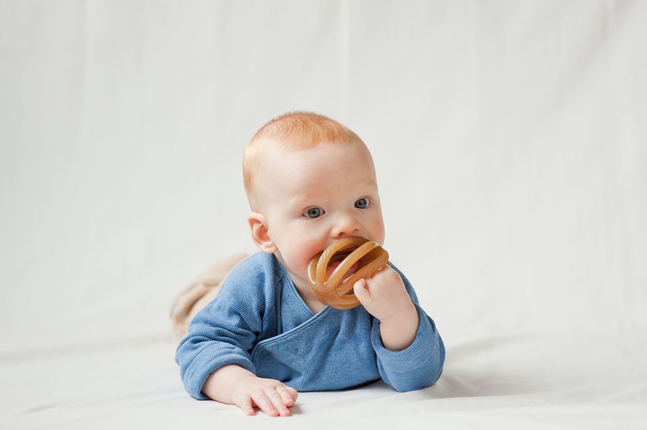 CALMIES Natural Rubber Teether: 100% Plant-Based Infant Toy
