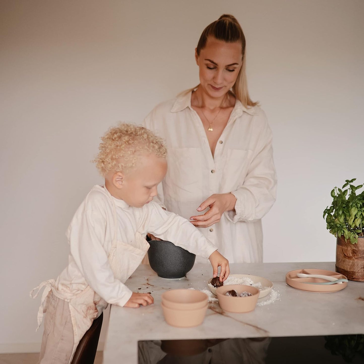 mushie Silicone Suction Bowl: Food-Grade Scandinavian Design