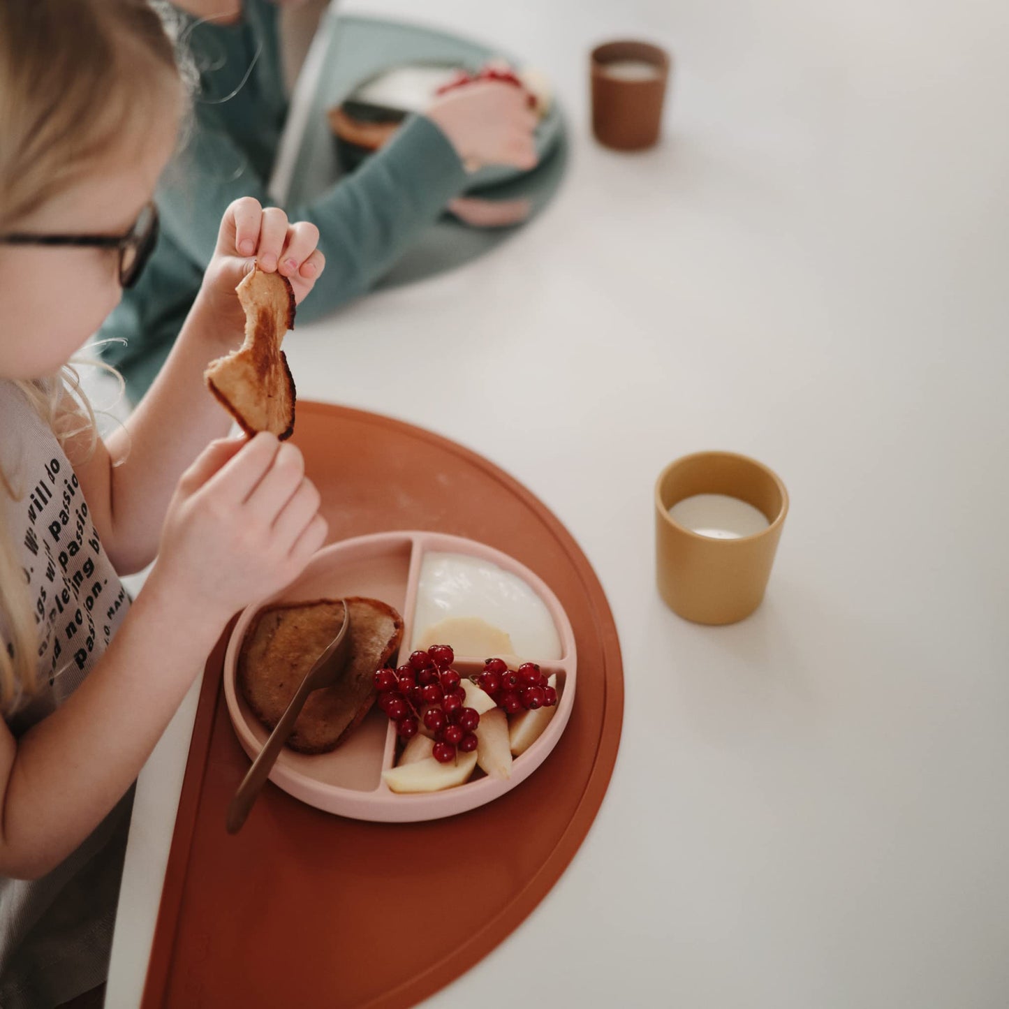 mushie 100% Food-Grade Silicone Divided Suction Plate