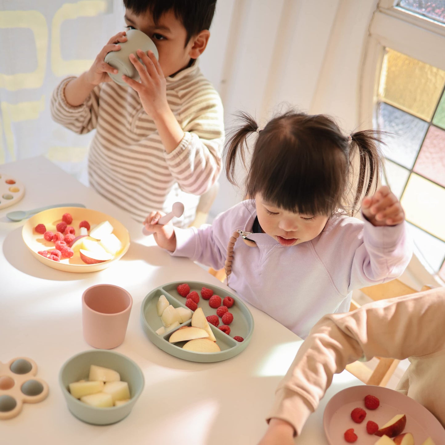 mushie 100% Food-Grade Silicone Divided Suction Plate