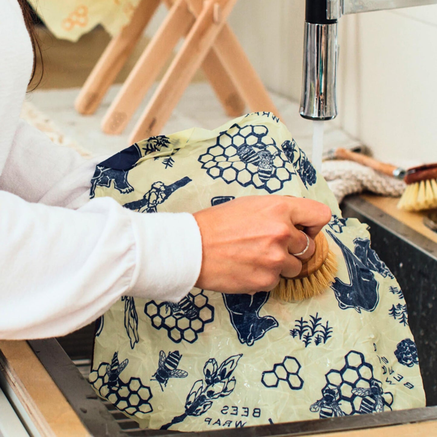 Plastic-Free Vegan Reusable Food Wrap Roll – Bee's Wrap