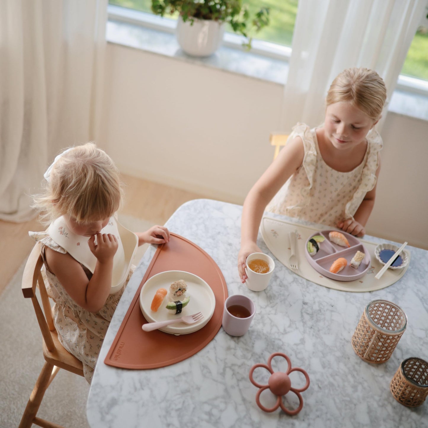 mushie 100% Food-Grade Silicone Divided Suction Plate