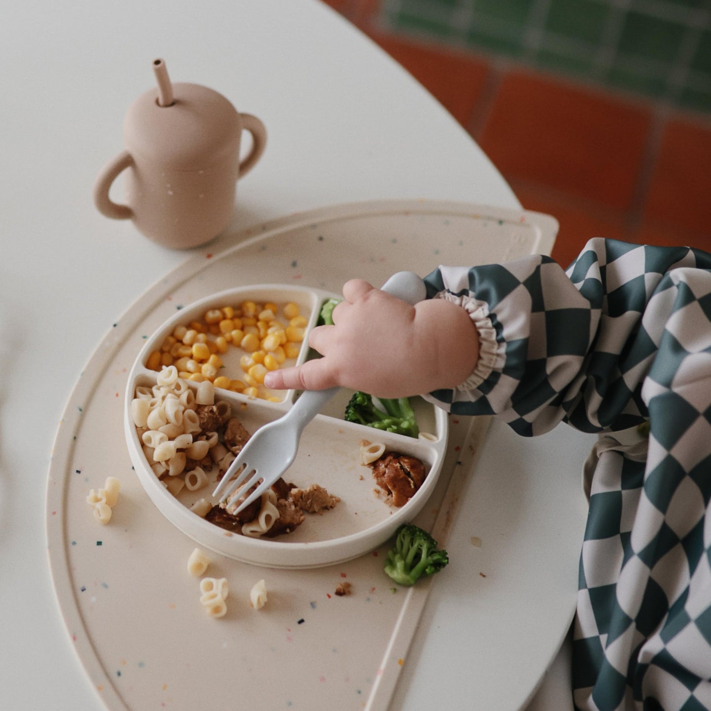 mushie 100% Food-Grade Silicone Divided Suction Plate