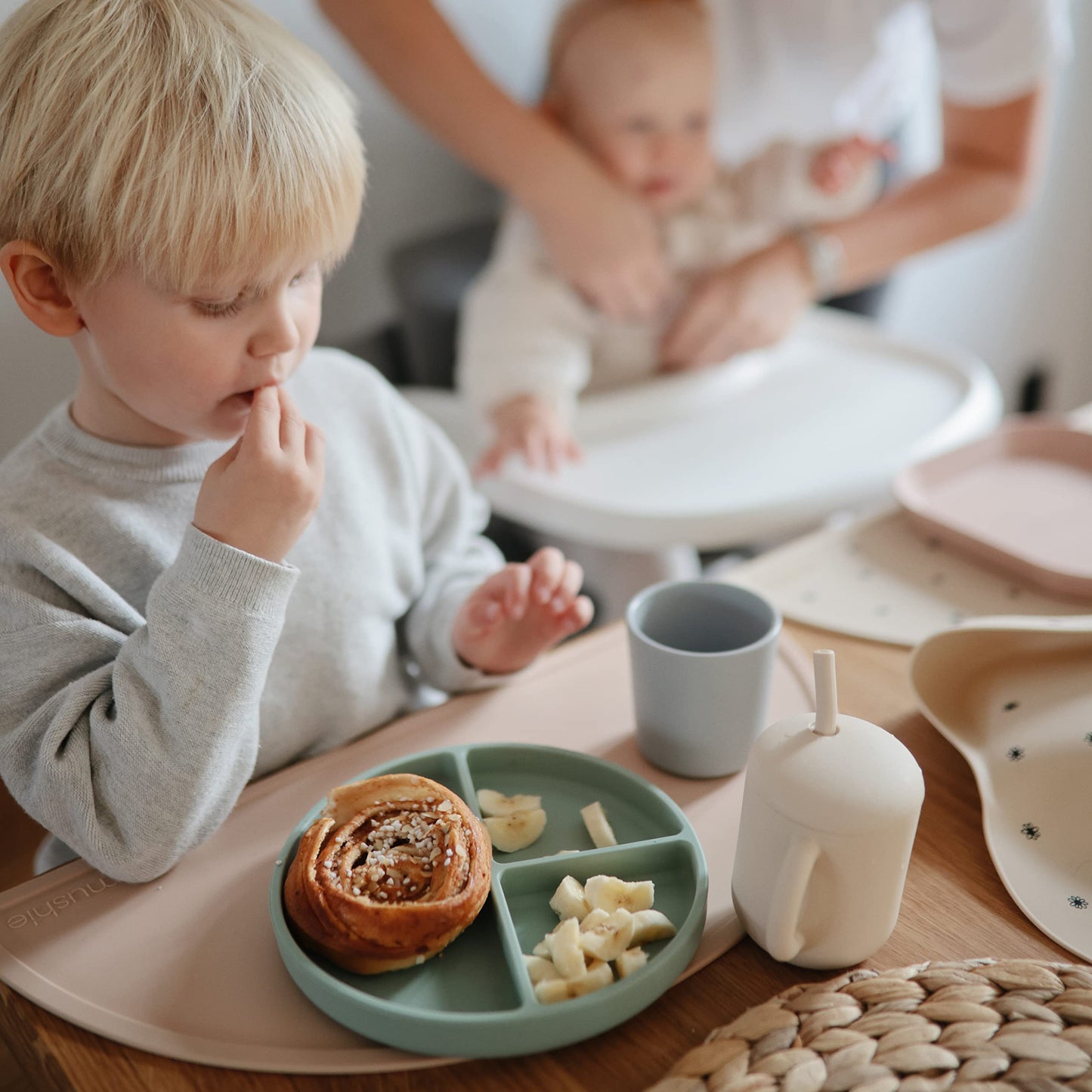 mushie 100% Food-Grade Silicone Divided Suction Plate