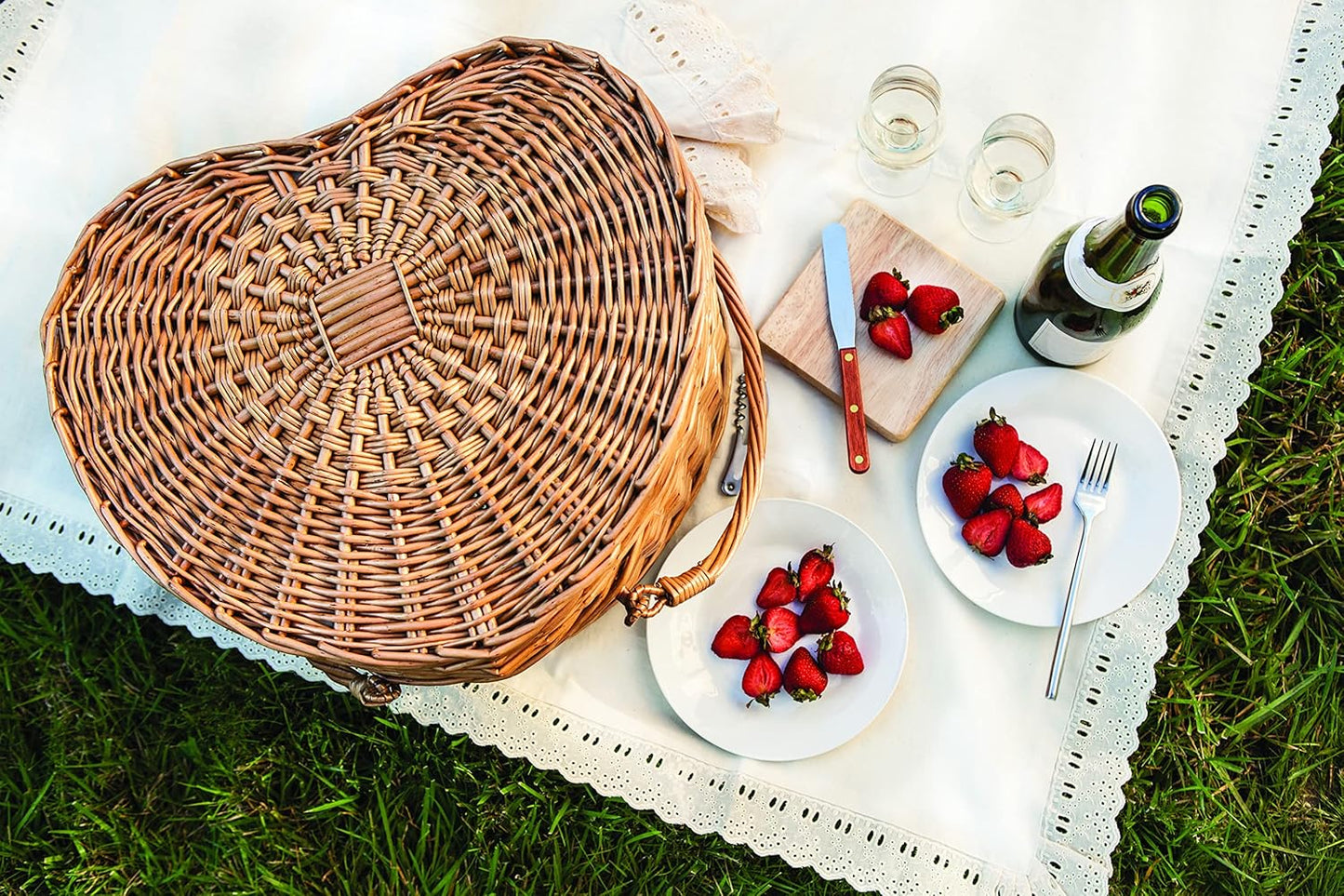 Picnic Time Heart Picnic Basket for 2 (Handwoven Antique Willow)