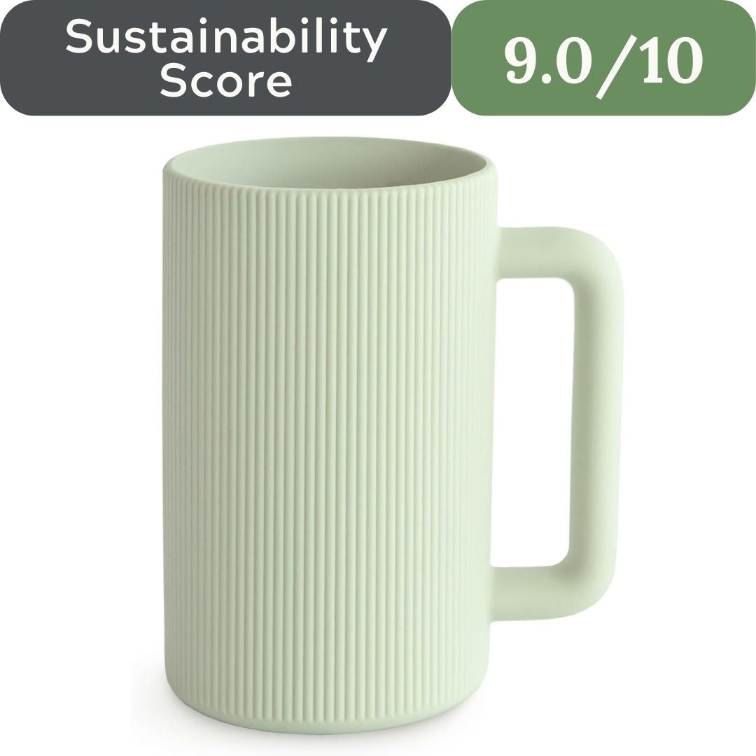 Green mug with ribbed texture on a white background, sustainability score displayed.